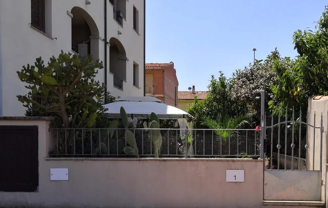 Apartman Valevalehome - Home Gallery With Fully Equipped Kitchen, Reserved Parking, Big Garden Olbia